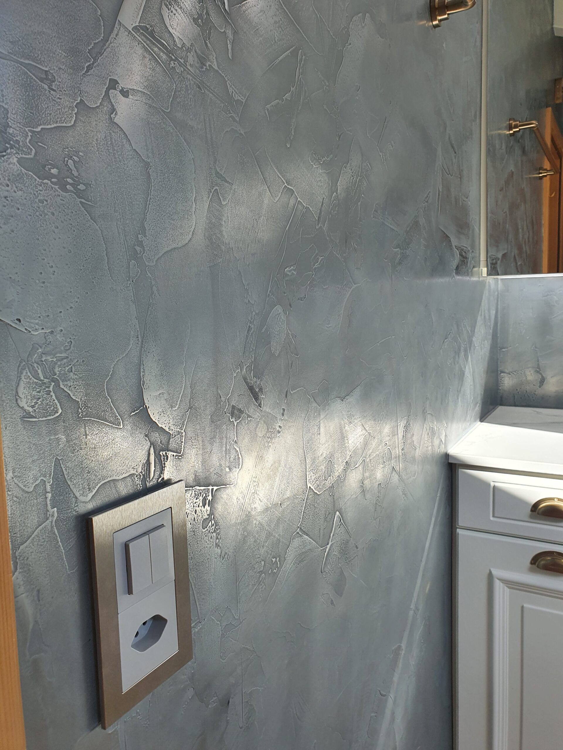 wand badezimmer metall.jpg