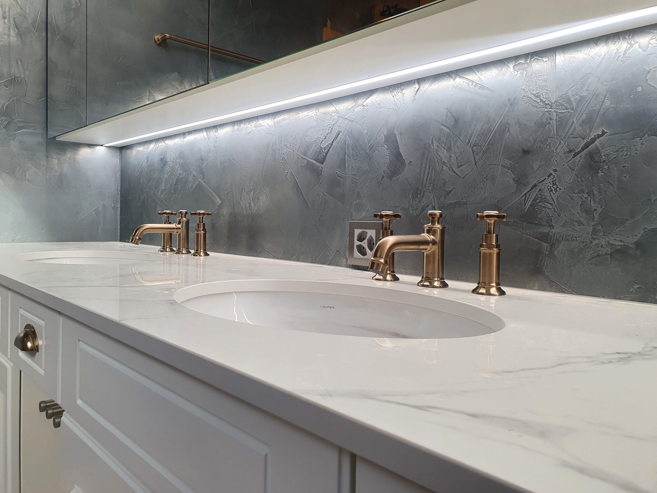 Wasserhahn Gold.jpg
