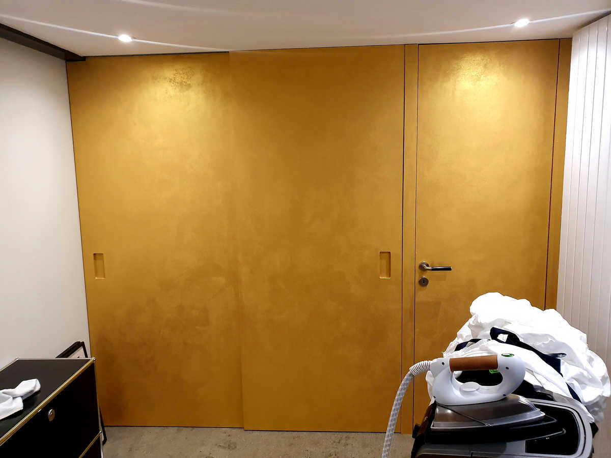 schrankwand stucco gold.jpg