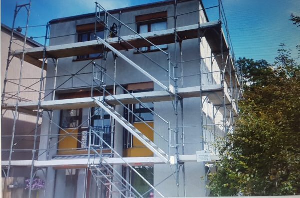 hauswand gerüst renovierung maler.jpg