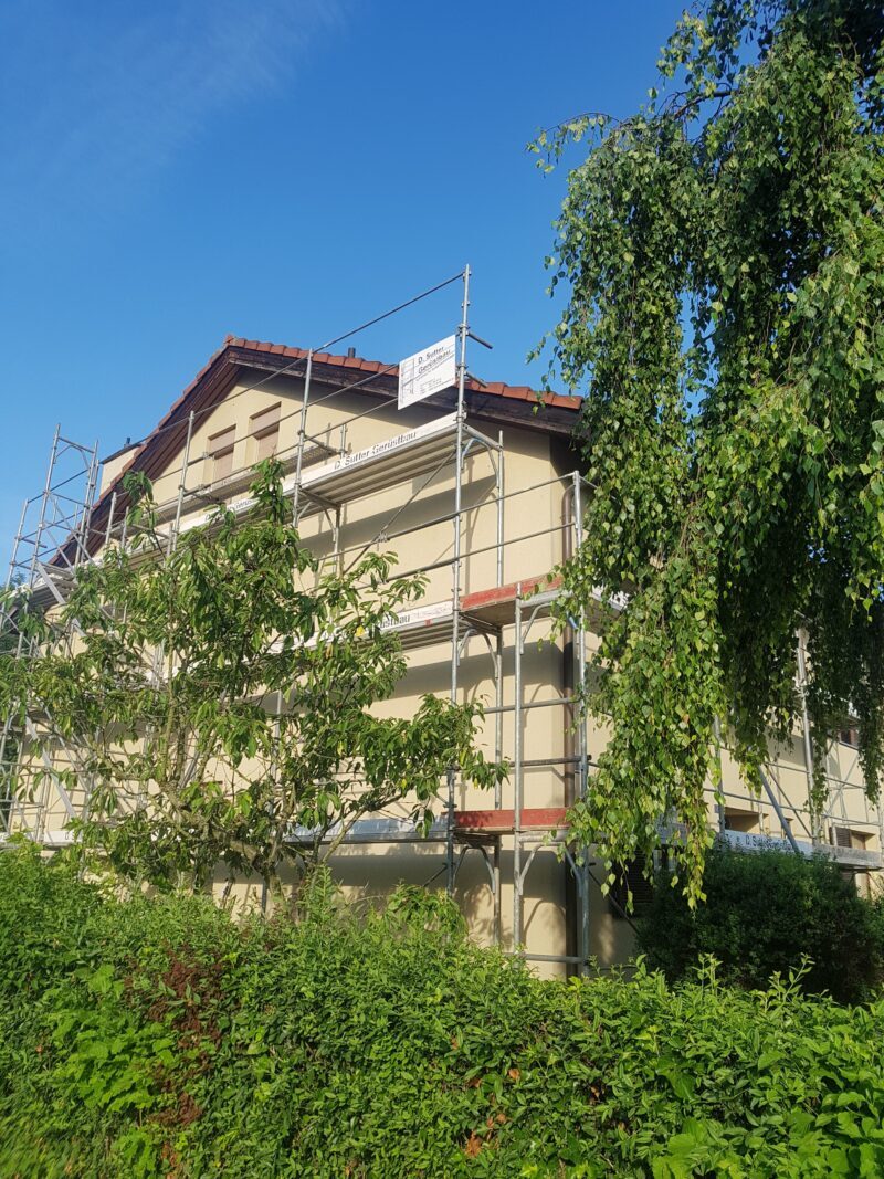 gerüst hauswand renovierung.jpg